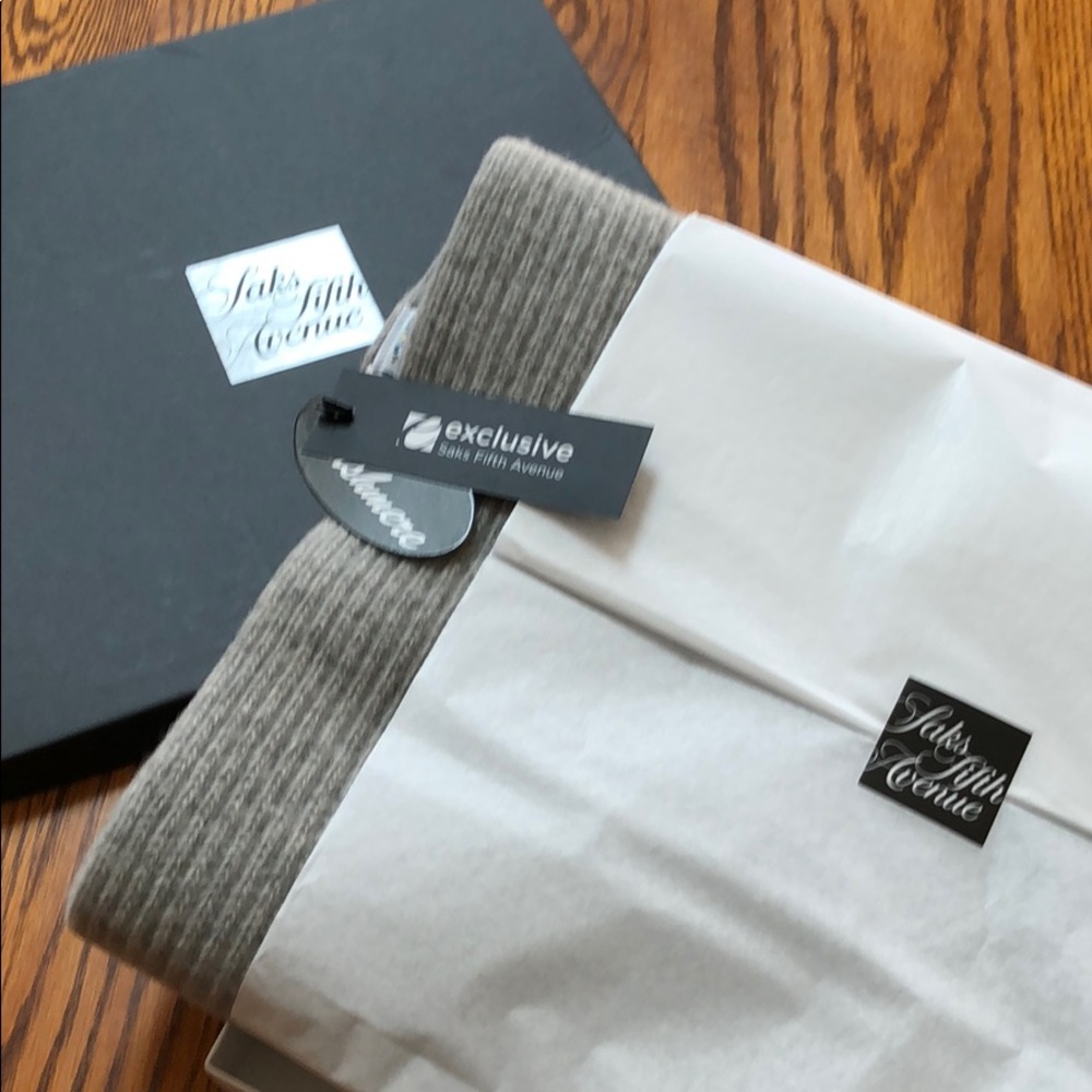 NWT Sak’s Fifth Ave cashmere scarf